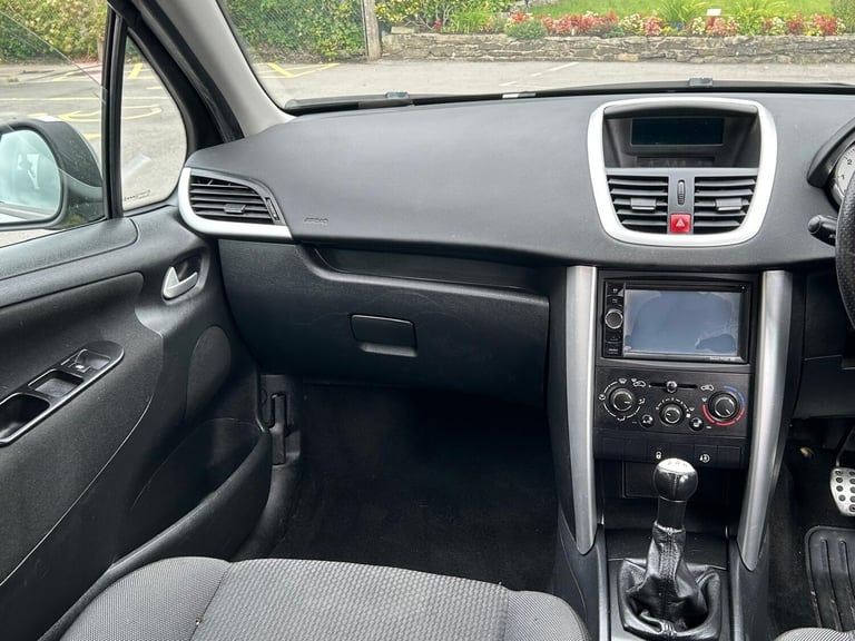 2011 Peugeot 207 1.4 VTi Sportium Euro 5 5dr HATCHBACK Petrol Manual