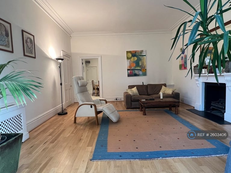 3 bedroom flat in Pembridge Square, London, W2 (3 bed) (#2603406)