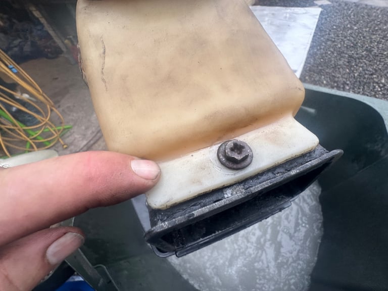 Mercury 3.3hp outboard motor short shaft boat engine. Runs and pumps water 