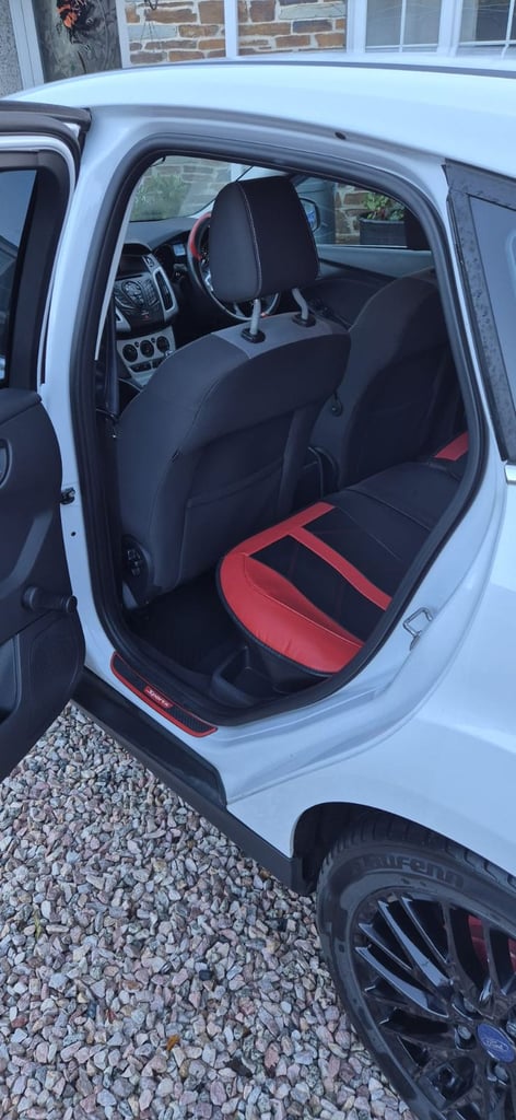 Ford, FOCUS, Hatchback, 2013, Manual, 998 (cc), 5 doors