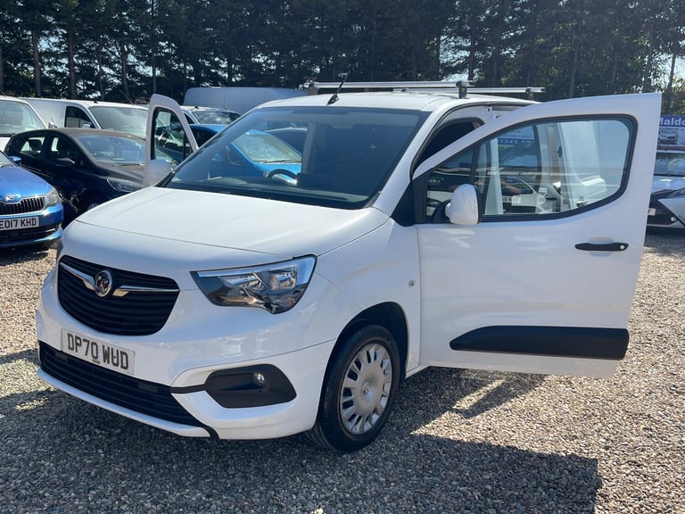 2020 Vauxhall Combo 1.5 Turbo D 2300 Sportive L2 H1 Euro 6 4dr PANEL VAN Diesel Manual