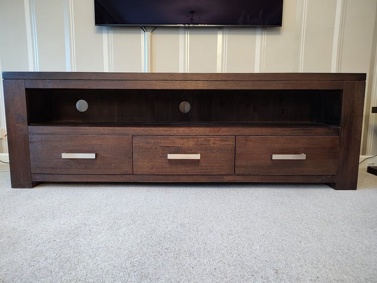 TV stand / media unit