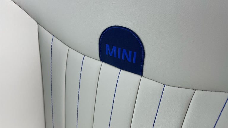 2025 MINI Cooper 135kW E Exclusive 41kWh 3dr Auto HATCHBACK ELECTRIC Automatic