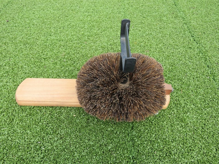 HEDGEHOG BOOT / SHOE SCRAPER