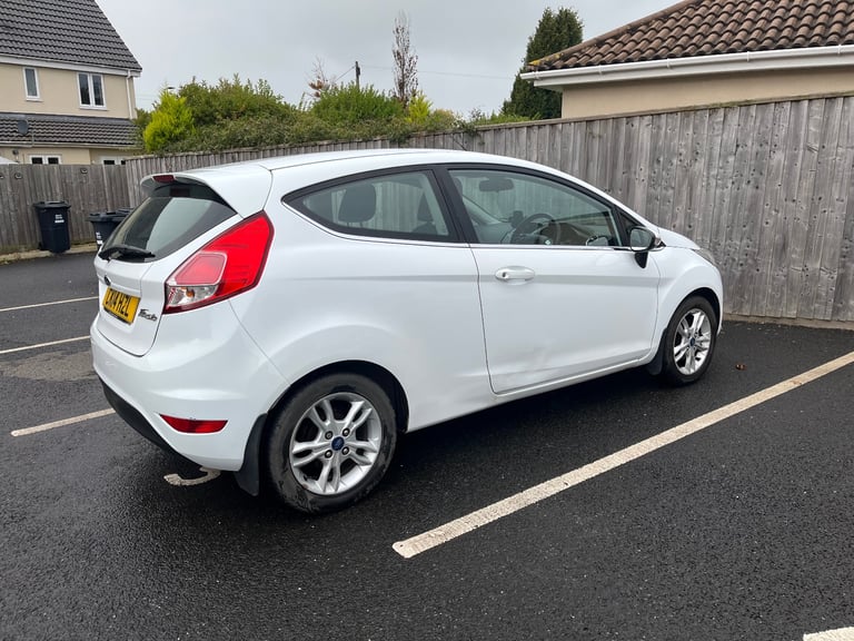 Ford, FIESTA, Hatchback, 2014, Manual, 1241 (cc), 3 doors