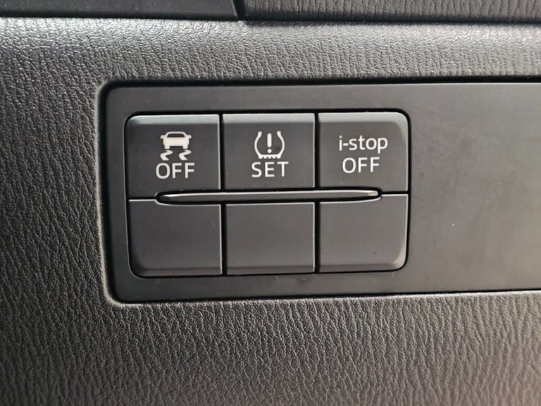 2015 Mazda Mazda3 2.0 SE-L Nav 5dr HATCHBACK Petrol Manual