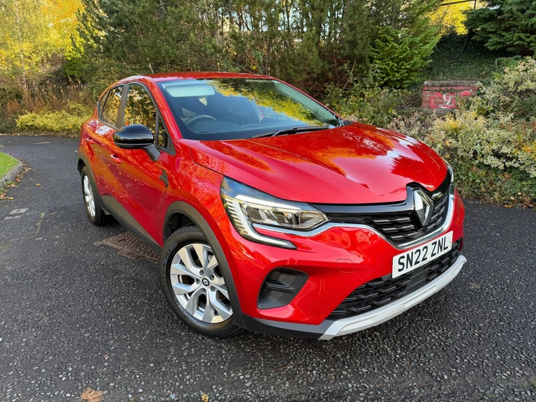 image for 2022 Renault Captur ICONIC TCE Hatchback PETROL Manual