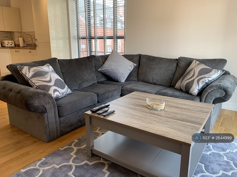 2 bedroom flat in Wallis Court, Leicester, LE2 (2 bed) (#2644999)