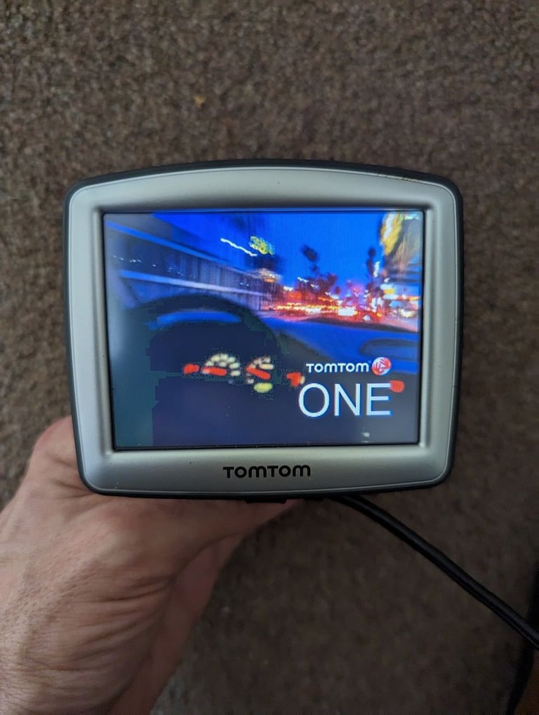 TomTom One United Kingdom - Republic of Ireland all in one with built in screen mount