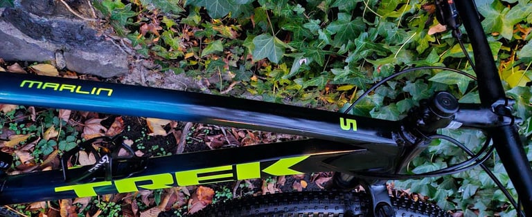 TREK MARLIN 5, 29ER HARDTAIL WITH HYDRAULIC BRAKES [USED TWICE SIZE LARGE £300