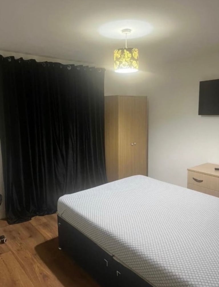 Bedsit Room With Balcony. All Bill’s Included. £1,400 A Month.