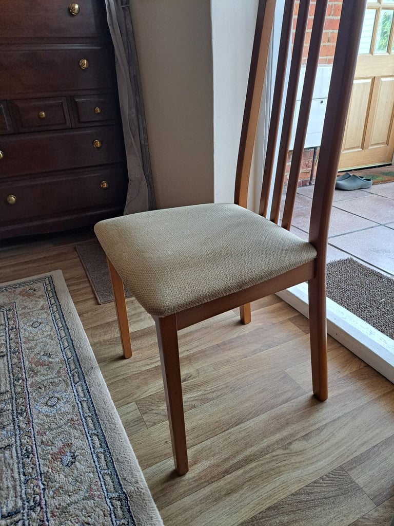 Dining table with 4 chairs 