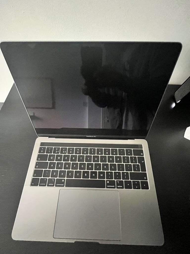 MacBook Pro (13-inch, 2019, Two Thunderbolt 3 ports)