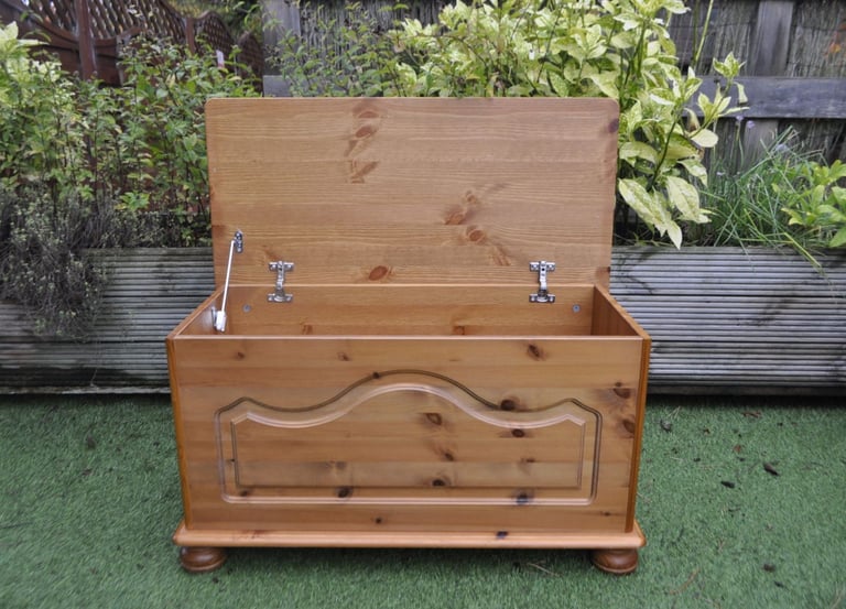 Pine ottoman, blanket box