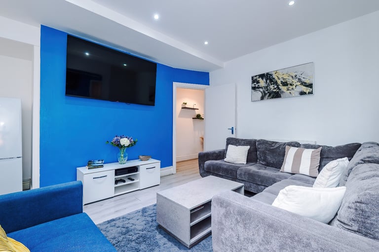 Short/Mid Stays, Contractors, Large House in Anfield