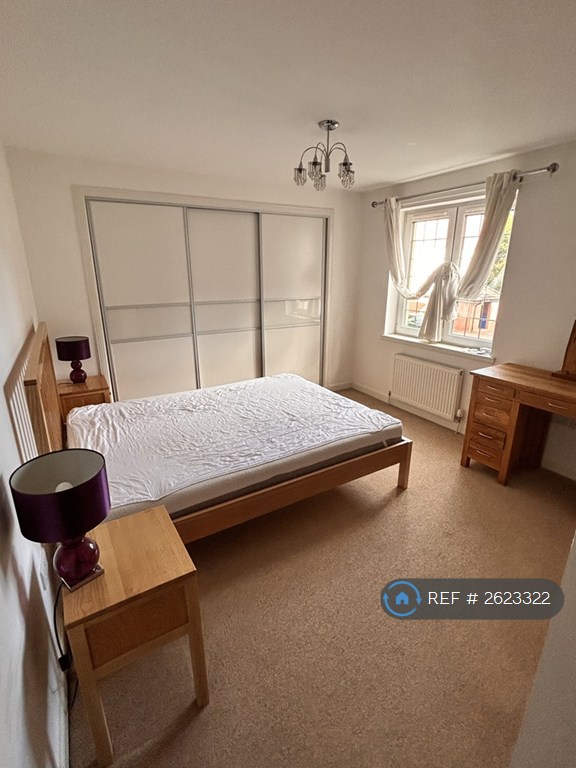 3 bedroom flat in Chesterfield Gardens, Glasgow, G12 (3 bed) (#2623322)