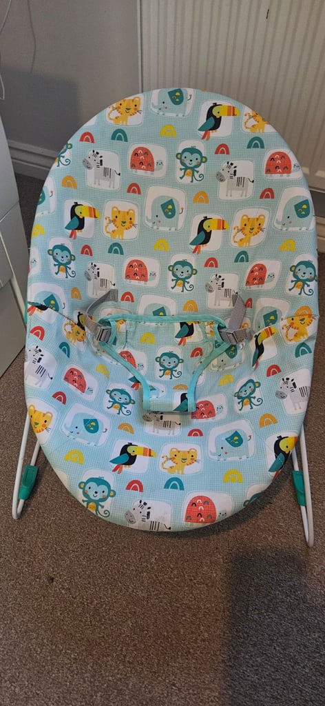 Rocking seat suitable from birth