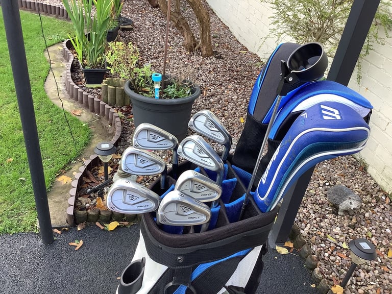 Set of Mizuno Zoid golf clubs, in a lovely Taylor Made lightweight golf bag.
