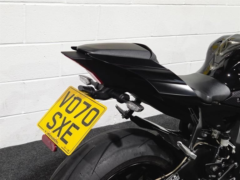 Yamaha R1 FULL SPARK EXHAUST! CARBON EXTRAS! LOVELY CONDITION! LOW