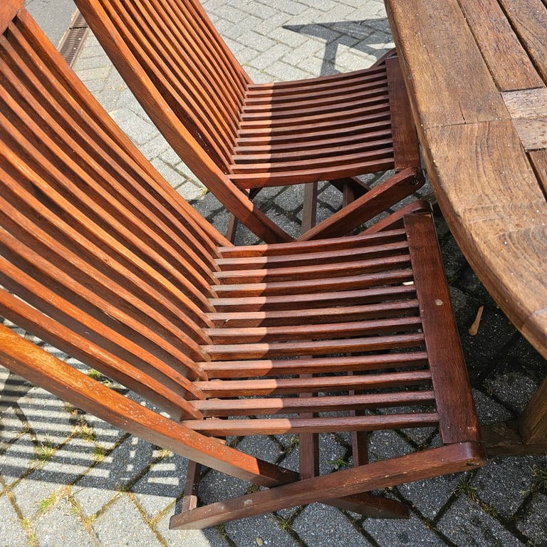 Solid teak Extendable table and x6 chairs 