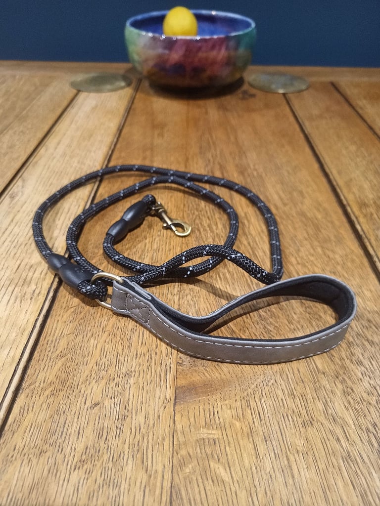 Unused Dog Lead (120cm from base of handle to collar clip).