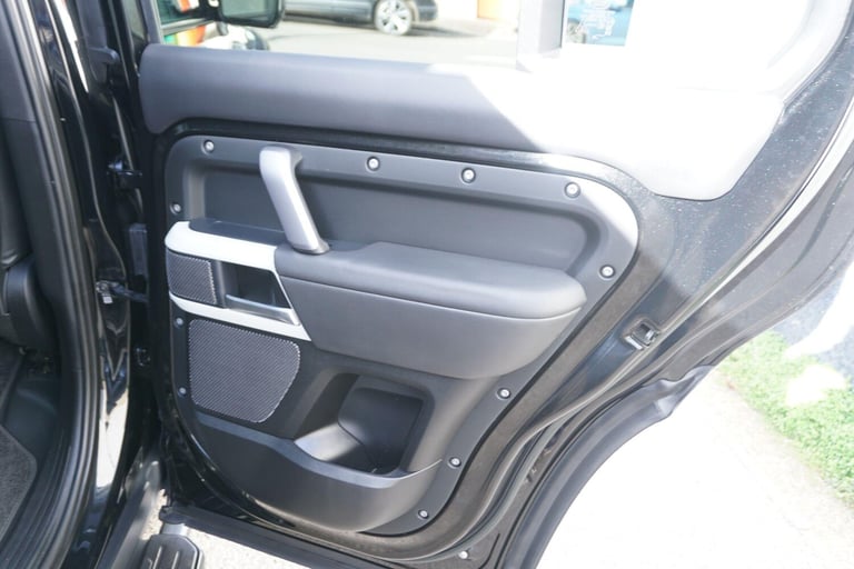 2023 Land Rover Defender 3.0 D300 X-Dynamic HSE 110 5dr Auto [7 Seat] ESTATE DIESEL Automatic
