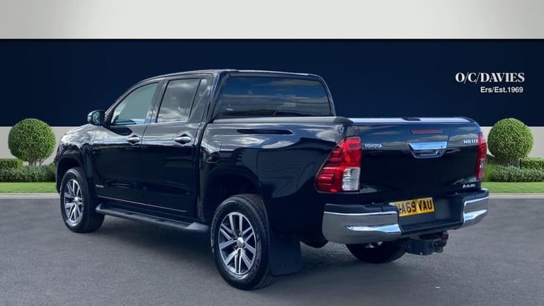 2019 Toyota Hilux 2.4 D-4D Invincible Pickup Double Cab 4dr Diesel Manual 4WD Euro 6 (s/s) (T Pic...