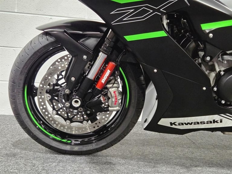 Kawasaki Ninja ZX-10R 1 OWNER! AKRAPOVIC EHXUAST! KRT REPLICA! FULL SERVICE