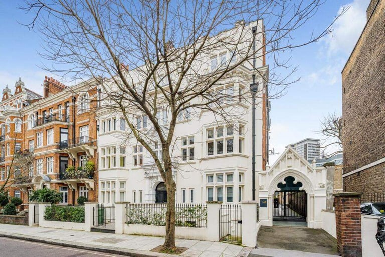  Large bedroom  with bills included in Alexandra House, St Marys Terrace, W2 1SF-Ref: 3005