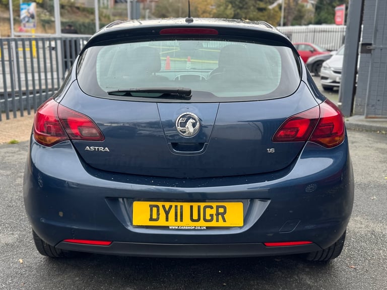 2011 Vauxhall Astra 1.6i 16V SE 5dr HATCHBACK Petrol Manual