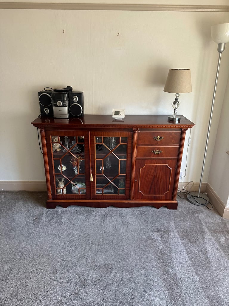 Display unit with drawers and cupboards
