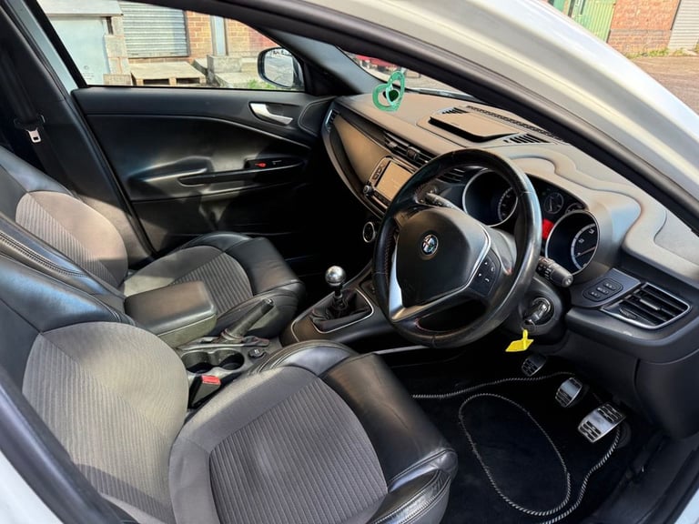 2014 Alfa Romeo Giulietta 2.0 JTDM-2 Exclusive 5dr HATCHBACK DIESEL Manual