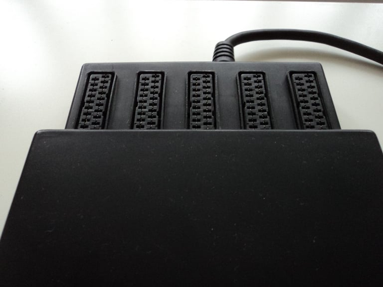 5 WAY SCART SPLITTER. 5 IN 1 SCART BLOCK. (TV & DVD CABLES & CONNECTORS). 