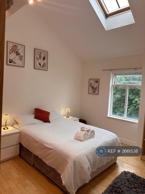 3 bedroom flat in Oak Terrace, Liverpool, L7 (3 bed) (#2661538)