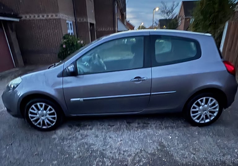 Renault CLIO Hatchback 2010