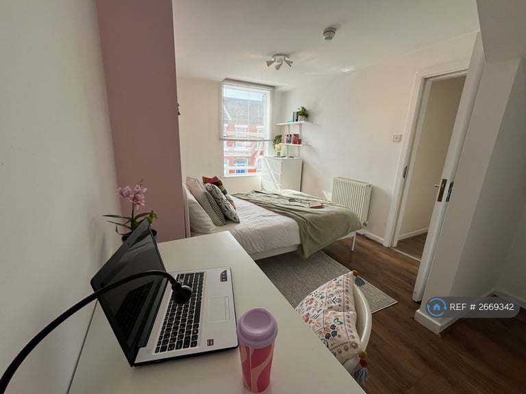 6 bedroom house in Stalbridge Avenue, Liverpool, L18 (6 bed) (#2669342)