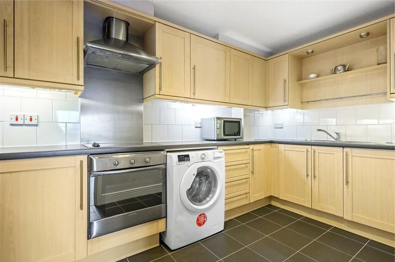 🐟 Aldgate East Double Room – Fully Furnished – All Bills Included £770 PCM! 🐟