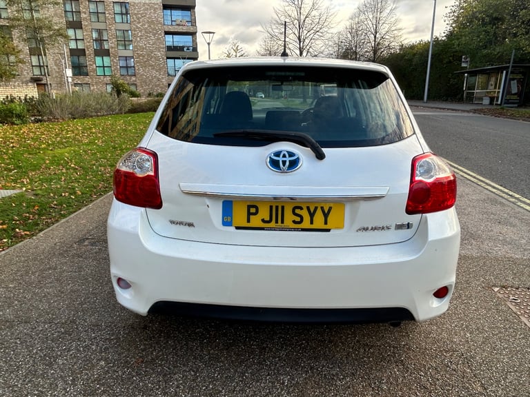 2011 Toyota, AURIS 1.8 hybrid, drives perfect, excellent condition,long mot 