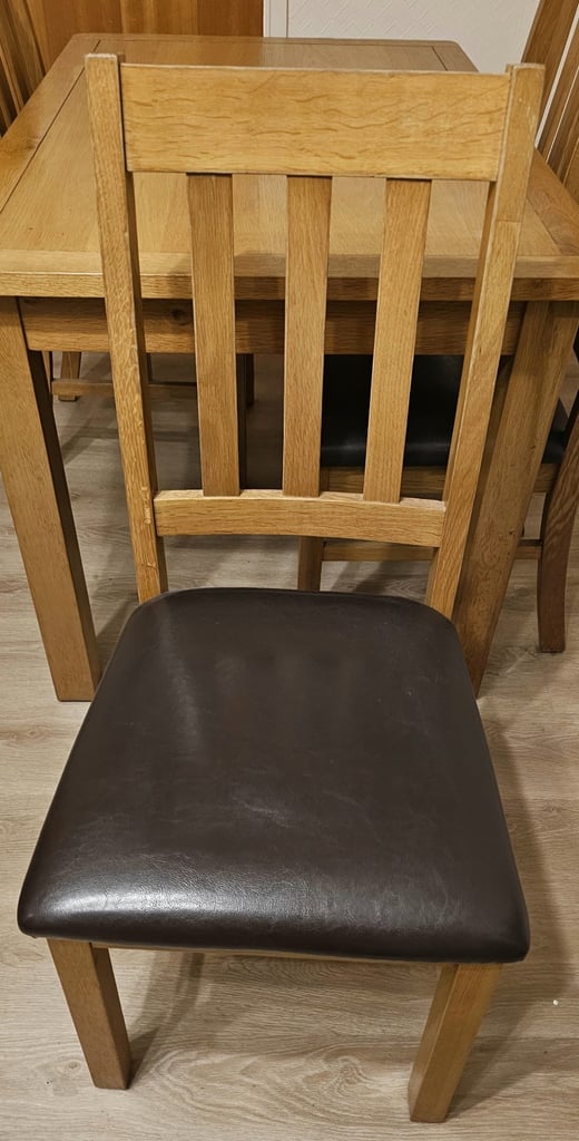 Dining table and 4 chairs 