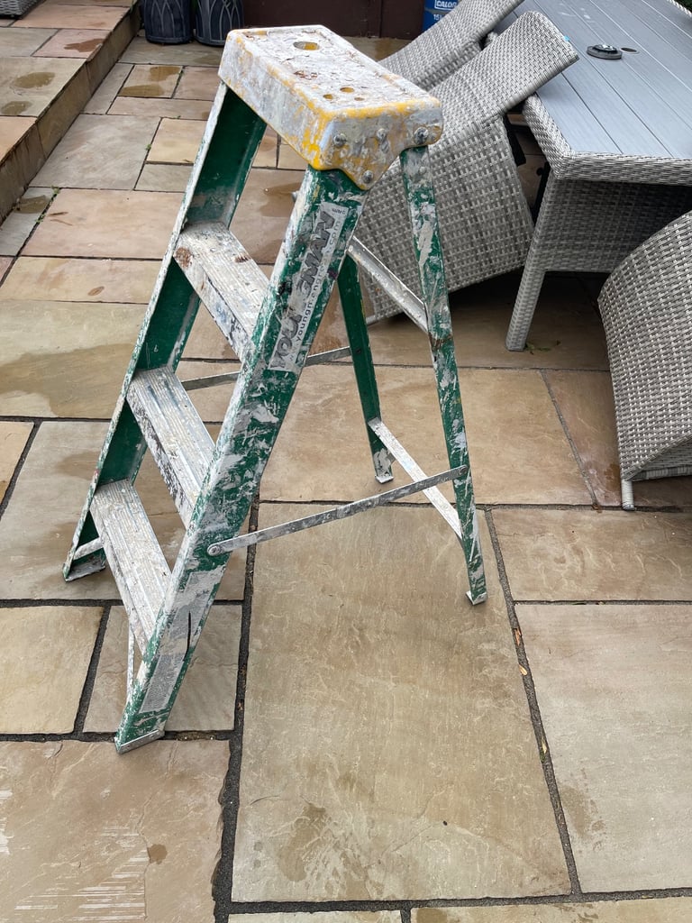 image for Youngman fibreglass step ladder - 4 tread