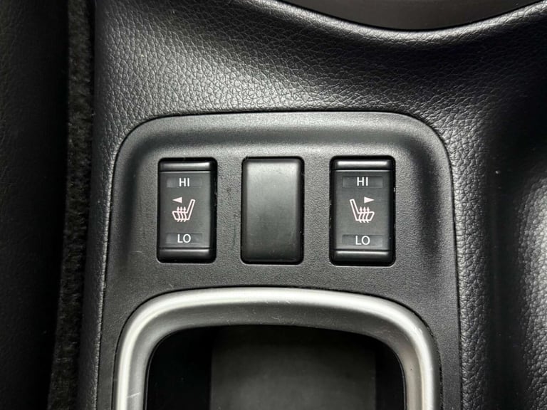 2020 Nissan Navara 2.3 dCi N-Guard Auto 4WD Euro 6 4dr Pickup Diesel Automatic