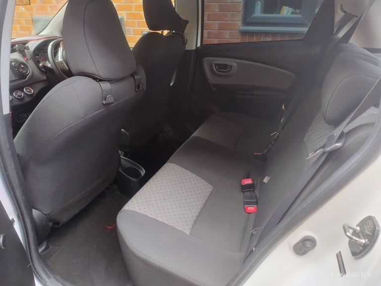 Toyota, YARIS, Hatchback, 2015, Manual, 1329 (cc), 5 doors