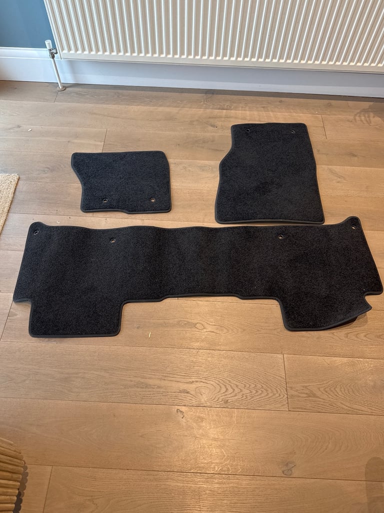 Landrover Discovery 5 Carpet Mats - Original / Never Used