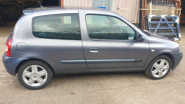Renault Clio 1149 cc  NEW MOT ...CLUTCH,TIMING BELT replaced 3k miles ago lovely drive and condition