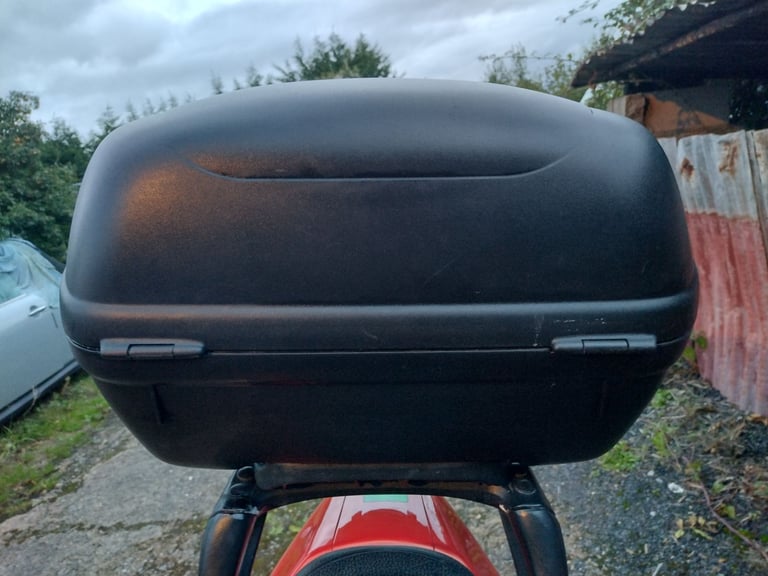 Givi Monolock plate + Givi Simply Top Box 46L. 2 Keys. VGC.