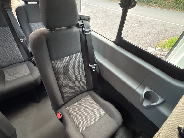2015 Ford Transit 2.2 TDCi 460 Minibus 5dr Manual L4 H3 (17 seats) NA Diesel Manual