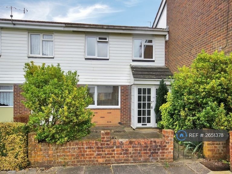 image for 3 bedroom house in Chiltern Close, Crawley, RH11 (3 bed) (#2651378)