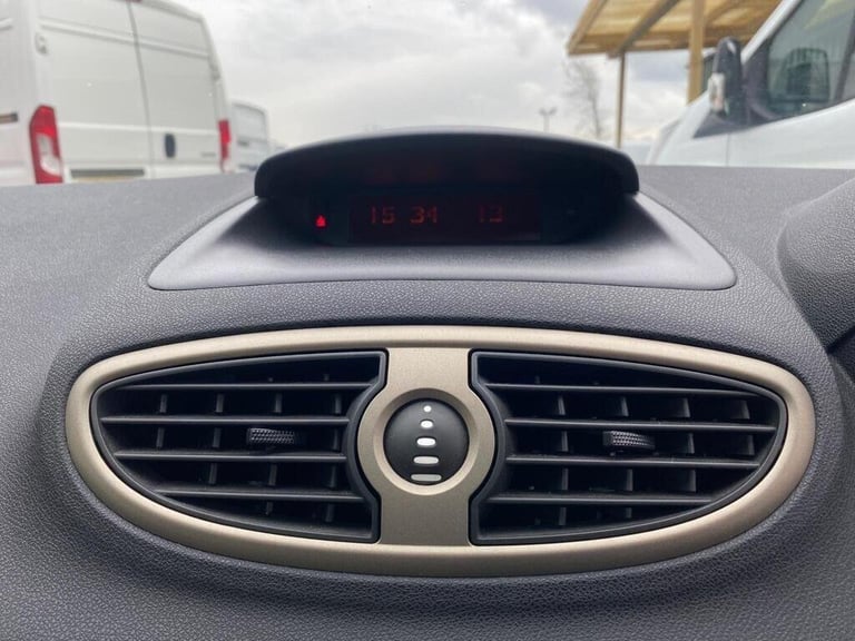 2007 Renault Clio 1.6 VVT Initiale 5dr HATCHBACK PETROL Manual