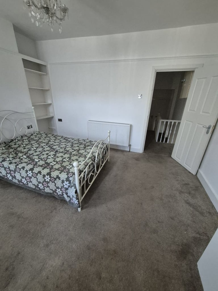 image for Massive Double Room with Billd £850