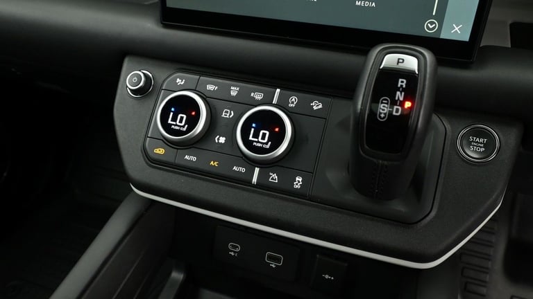 2024 Land Rover Defender 110 3.0 D250 MHEV X-Dynamic HSE SUV 5dr Diesel Auto 4WD Euro 6 (s/s) (25...